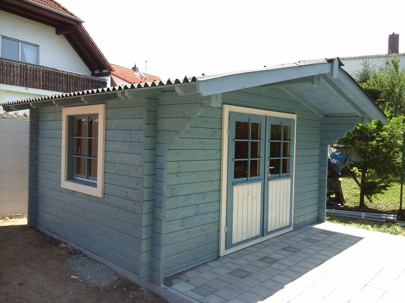 Gerne auch ein Blockhaus in friesenblau und weiß pigmentiert