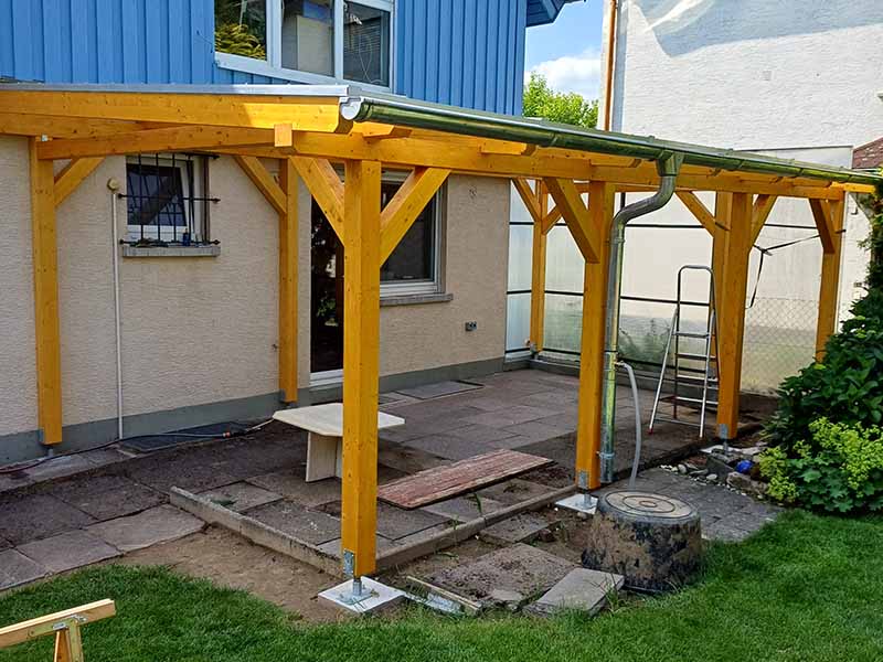 Terrassen-Überdachung mit Plexiglas- Doppelstegplatten als Eindeckung